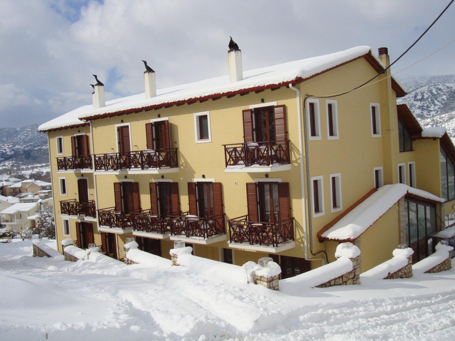 Ahilion Hotel Kalavryta Bagian luar foto